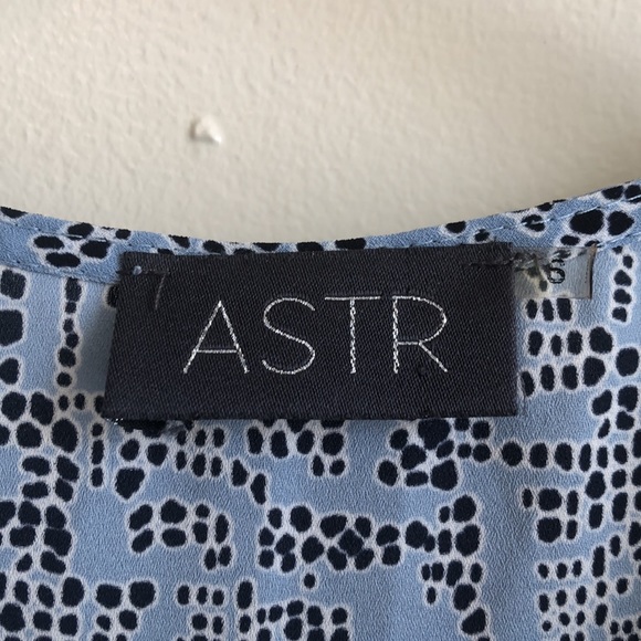 ASTR Surplice Wrap Sleeveless Top - Picture 4 of 6